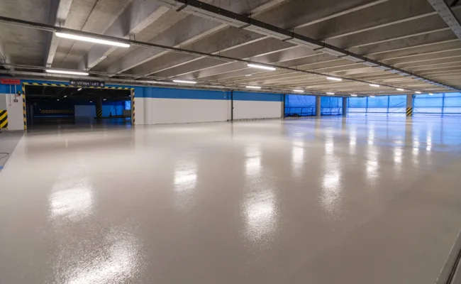 Litá polyuretanová podlaha EPOTEC® PU provedená v rámci realizace projektu sanace parkovacího domu